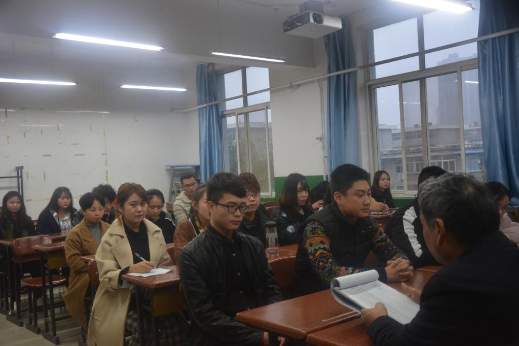 学工办主任王尚宏简述各部门工作情况