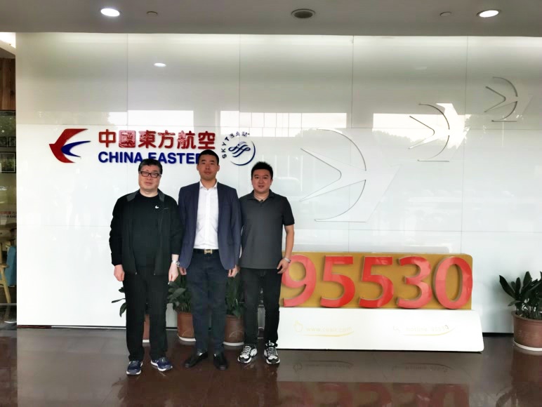 李院长一行与东方航空客服中心马经理合影留念
