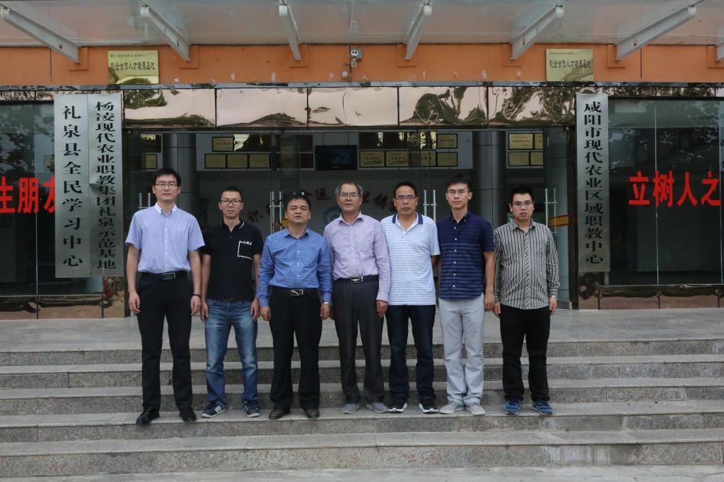 校领导与培训教师合影